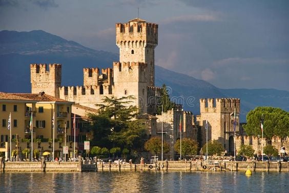 Giro in Barca della penisola di Sirmione 9